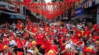 Giving 100,000 VND/person to all people to celebrate Independence Day September 2