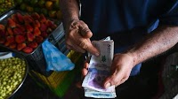 Colombian Peso Slumps on Budget Concerns and Oil Price Swings