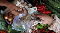 Rupiah’s Drop to Four-Year Low Prompts Bank Indonesia Support