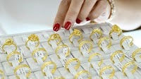 Gold price soars; Domestic coffee surpasses 85,000 VND/kg