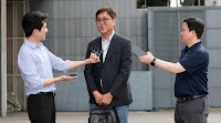 Choi Hwi-young, a journalist-turned-platform management expert, has a history of supporting free scr..