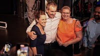 Landslide victory for the CLP in NT election, as party steamrolls Labor in Darwin heartland