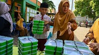 Incentives vs. liability: Indonesian teachers question free meals role