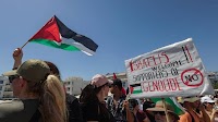 Crete protesters try to block arrival of Israeli tourists