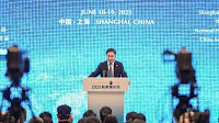 Aiming at the Dollar, China Makes a Pitch for Its Currency