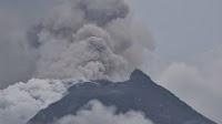 At least 10 killed in Indonesian volcano eruption