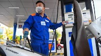 Fuel prices plunge across Vietnam