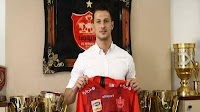 Arman Ramezani pens contract with Persepolis