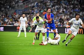 Battu par le PSG, l'OM enregistre une cinquième défaite de rang et passera la trêve internationale en position de relégable — L'Équipe