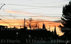 Lunes frío y con lluvias ligeras en la capital
