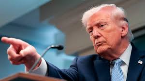 Bizart øjeblik: Donald Trump afbryder krigstale | Samfund | Nyheder