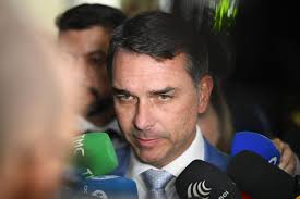 Flávio trata ameaça ao Pix como 'mentira' e diz que Lula faz 'terrorismo'