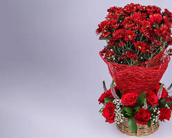صورة Red Chrysanthemum flower arrangement
