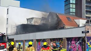 Grote brand in het centrum van Dordrecht: 'Sluit ramen en deuren'