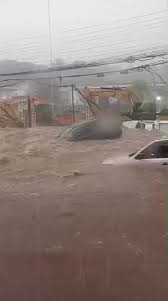 Chuva forte provoca alagamentos, transbordamento de córregos e arrasta carros em São Paulo e no ABC; VÍDEO