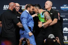 McGregor e Holloway se encaram pela última vez antes da revanche: "Sou nuclear"