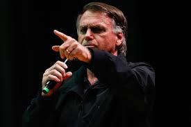 Defesa de Bolsonaro pede ao STF suspensão imediata de pena de 27 anos pela trama golpista