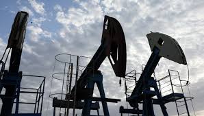 النفط يقفز بنحو 7% مع تصاعد مخاوف الإمدادات العالمية