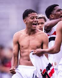 Ex-jogador da base do São Paulo é morto a tiros durante jogo em Maceió