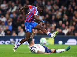 Tottenham recibe decisión instantánea de VAR por falta de offside de Ismaila Sarr en partido contra Crystal Palace