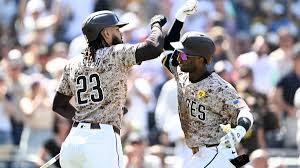 Comeback Kings strike again! Padres sweep Chicago, drop playoffs Magic 
Number to 1