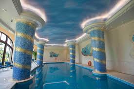Resultado de imagem para The Shanghai Disneyland Hotel