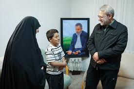 فیلم/ حضور شهید لاریجانی در منزل شهید حاج رمضان