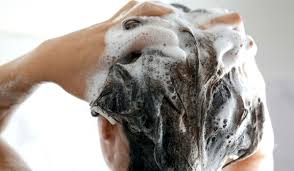 Anvisa manda tirar do mercado shampoos, perfumes e óleo; consumidores devem interromper o uso