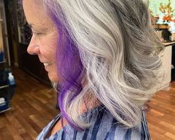 Image de Long Grey Hair with Lavender Grey Highlights