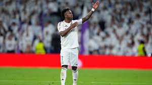 Vinicius, Fede Valverde y Huijsen se reconcilian con el Santiago Bernabéu por el Día de los Enamorados