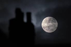 Superluna fría 2025: cuándo y cómo ver la última y más brillante luna llena del año
