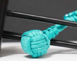 Imagen de Nudo puño de mono paracord