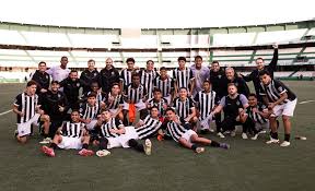 Galinho vira no Couto Pereira e vai à final