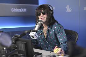 KJ Apa Turns Mr. Fantasy: Ebe fa alter ego yi ho!