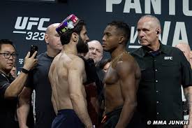 Mairon Santos def. Muhammad Naimov: Best photos from Las Vegas