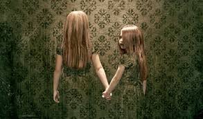 Résultat de recherche d'images pour "creepy houses haunted"