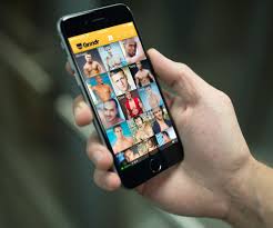 Résultat de recherche d'images pour "smartphones screens or grindr gay fuck written"