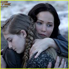 Jennifer Lawrence &amp; Willow Shields: New &#39;Catching Fire&#39; Still! Jennifer Lawrence &amp; Willow Shields: New &#39;Catching Fire&#39; Still! - jennifer-lawrence-willow-shields-new-catching-fire-still