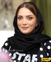 نگاهی به حیاط لوکس و دلباز بهنوش طباطبایی نژاد با رونمایی از گلدان ها و چهارپایه قدیمی+عکس/ چه درخت بزرگ و کُهَنی😍