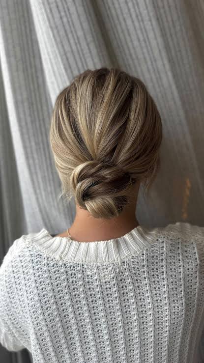 Sleek and simple low bun tutorial for any occasion! Her highlights ...
