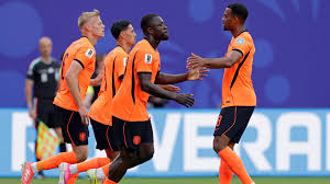 Netherlands cruises past Tunisia to clinch top spot
