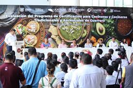 Guerrero reconoce y certifica a 81 cocineras y cocineros tradicionales