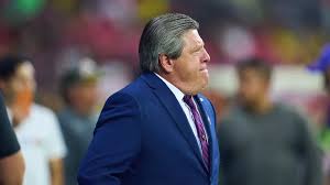 Abuchean a Miguel Herrera previo al Atlante vs América
