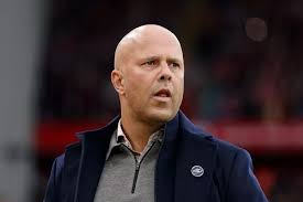 ¡Alerta Premier! ¿Crisis en Liverpool? Heskey y el futuro de Arne Slot