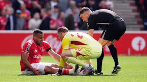 Murillo se lesiona sozinho em partida do Nottingham Forest e é substituído por outro brasileiro na Premier League