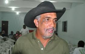 Apontado como um dos principais nomes para assumir o comando do Partido Verde da Bahia, o forrozeiro Edigar Mão Branca, ex-candidato a prefeito de Vitória ... - DSC_0899