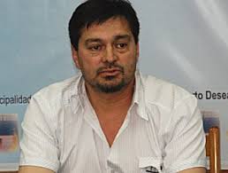 El hasta ahora subsecretario de Pesca de Santa Cruz, Raúl Mella, realizó una conferencia de prensa en la que hizo pública la renuncia a su cargo. - Raulmella