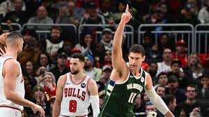 Bucks’ Brook Lopez’s Role Diminishes in Pacers Series