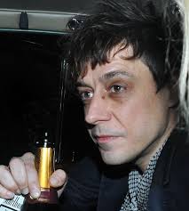 &#39;She tapped her ash on the floor and Stella shot her some fierce glances.&#39; jamie. Kate&#39;s boyfriend Jamie Hince was seen with a black eye - article-1090588-0295CCE7000005DC-66_468x520