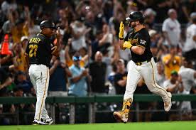 Pirates rally from down five to stun Dodgers 9-8